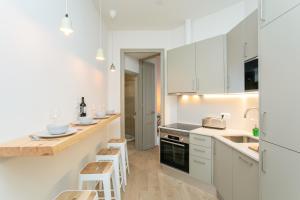 Kuchnia lub aneks kuchenny w obiekcie Canela Homes BARCELONA MARINA