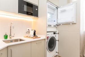 Kuchnia lub aneks kuchenny w obiekcie Canela Homes BARCELONA MARINA