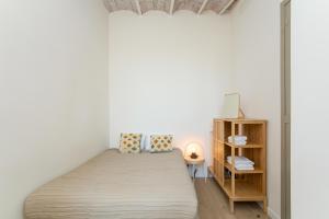 Łóżko lub łóżka w pokoju w obiekcie Canela Homes BARCELONA MARINA