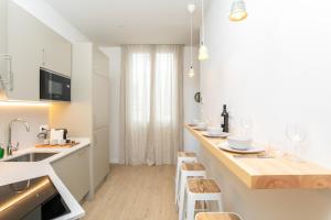 Kuchnia lub aneks kuchenny w obiekcie Canela Homes BARCELONA MARINA