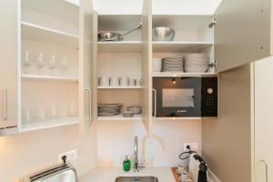 Kuchnia lub aneks kuchenny w obiekcie Canela Homes BARCELONA MARINA