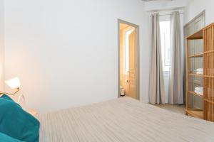 Łóżko lub łóżka w pokoju w obiekcie Canela Homes BARCELONA MARINA