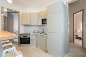 Kuchnia lub aneks kuchenny w obiekcie Canela Homes BARCELONA MARINA