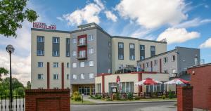 une séance d'hôtel dans une rue de la ville dans l'établissement Hotel Mikulski, à Gliwice