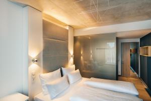a bedroom with two beds with white pillows at VILOTEL - Hotel & Restaurant in Oberkochen