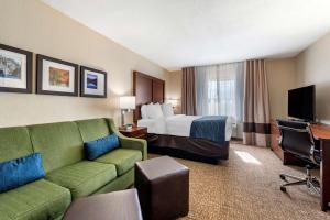 Гостиная зона в Comfort Inn & Suites Pueblo