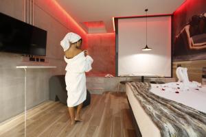 a woman in a bath tub in a hotel room at Hotel Loob Valencia 