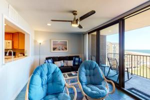a living room with two chairs and a couch at Sea Colony Chesapeake House IV in Bethany Beach