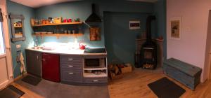 Kuchyň nebo kuchyňský kout v ubytování Guest House u chalupky