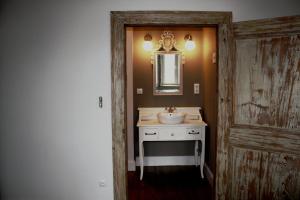Postel nebo postele na pokoji v ubytování Le vieux presbytère