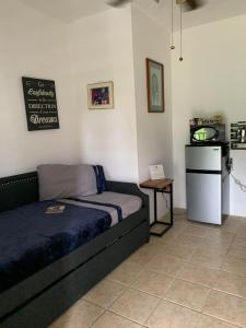 Apartamento Estudio Casa Maria Reyes en Bayamon tesisinde bir odada yatak veya yataklar