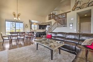 Ski-In and Ski-Out Granby Gem with Gas Grill and Fire Pit!