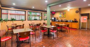 A restaurant or other place to eat at Red Roof Inn Lubbock