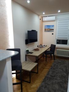 TV a/nebo společenská místnost v ubytování Apartman DoDoLu