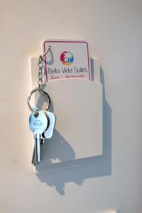 a key chain hanging on a wall with a book at Apart-Hotel Bella Vida Suítes e Apartamentos in Morro de São Paulo