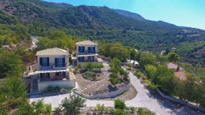 Nespecifikovaný výhled na hory nebo výhled na hory při pohledu z vily