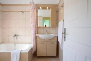 Koupelna v ubytování Natura Villas + 34 fotografií