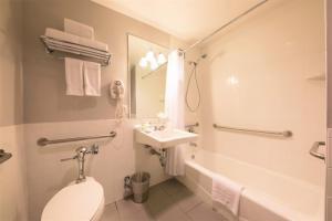 Bany a The Andrew Hotel