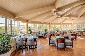 Restaurace v ubytování InterContinental Sanctuary Cove Resort by IHG