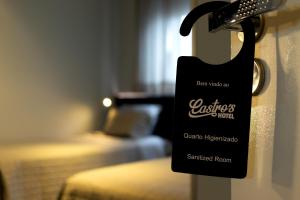 Postel nebo postele na pokoji v ubytování Castro's Hotel