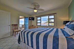 Postel nebo postele na pokoji v ubytování Beachfront Kihei Sanctuary with Lanai and Ocean Views! + 23 fotografií