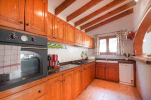 Kuchyň nebo kuchyňský kout v ubytování Villa Heno 6 - sea view - by Holiday Rentals Villamar