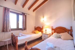 Postel nebo postele na pokoji v ubytování Villa Heno 6 - sea view - by Holiday Rentals Villamar