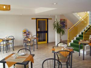 Foto dalla galleria di Hôtel & Résidence Sarcelles a Sarcelles Altre 26 foto