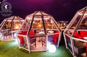 a group of gazebos with chairs and tables at TRYP by Wyndham Cuenca Zahir in Cuenca