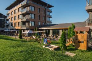 Градина пред Cornelia Deluxe Residence