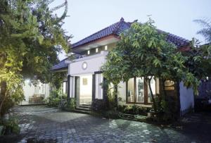 a house with a cobblestone driveway in front of it at Sabana Homestay in Yogyakarta