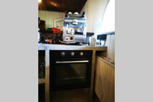 Kuchyň nebo kuchyňský kout v ubytování Landhaus Kurzenmoor Remise 100 qm