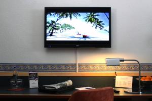TV a/nebo společenská místnost v ubytování AMBER ECONTEL