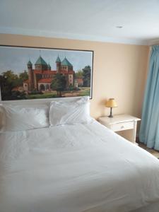 Postel nebo postele na pokoji v ubytování Alpine Inn