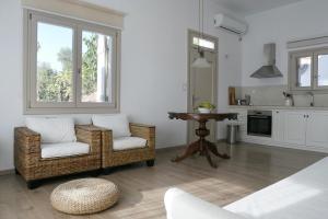 a living room with two chairs and a table at Notus Villa in Chorto
