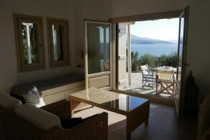 a living room with a table and a view of the ocean at Notus Villa in Chorto