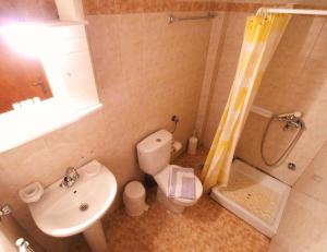 a bathroom with a sink and a toilet and a shower at To Limanaki in Chorefto