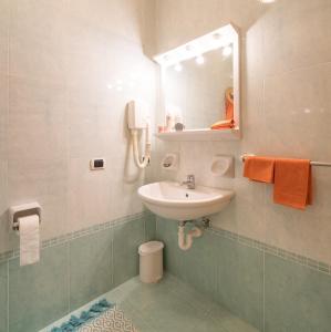 A bathroom at Villaggio Planetarium Resort