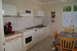 Eldhús eða eldhúskrókur á A 5 Minutes des Ocres Gïte La Charite Gordes Roussillon
