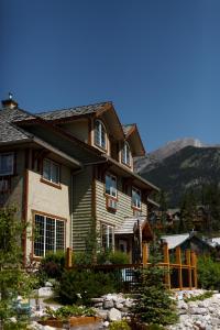 Gallery image of Creekside Villa in Canmore