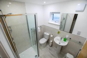 A bathroom at Corran Bunkhouse 