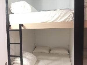 Postel nebo postele na pokoji v ubytování Nest Home