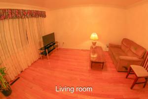 TV a/nebo společenská místnost v ubytování Comfort Home Toronto