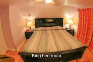 Ένα ή περισσότερα κρεβάτια σε δωμάτιο στο Comfort Home Toronto