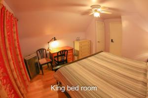 Postel nebo postele na pokoji v ubytování Comfort Home Toronto