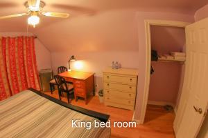 Postel nebo postele na pokoji v ubytování Comfort Home Toronto