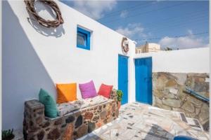 Posezení v ubytování easy going santorini house