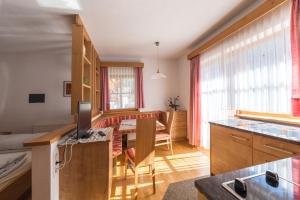 Kuchyň nebo kuchyňský kout v ubytování Residence Rogger