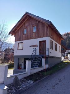 Budova, v ktorej sa dovolenkový dom nachádza