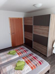 Posteľ alebo postele v izbe v ubytovaní Ferienhaus Alpengarten